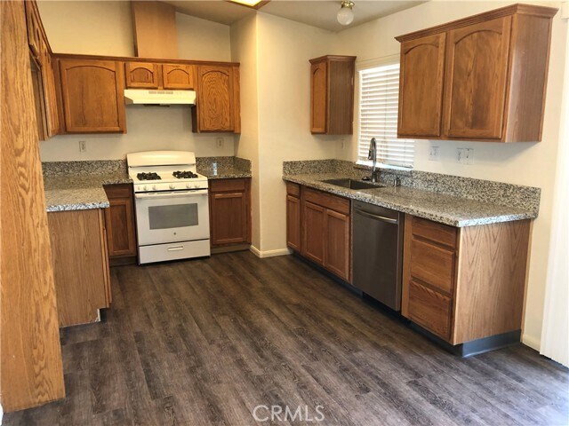Foto del edificio - 16499 Live Oak St