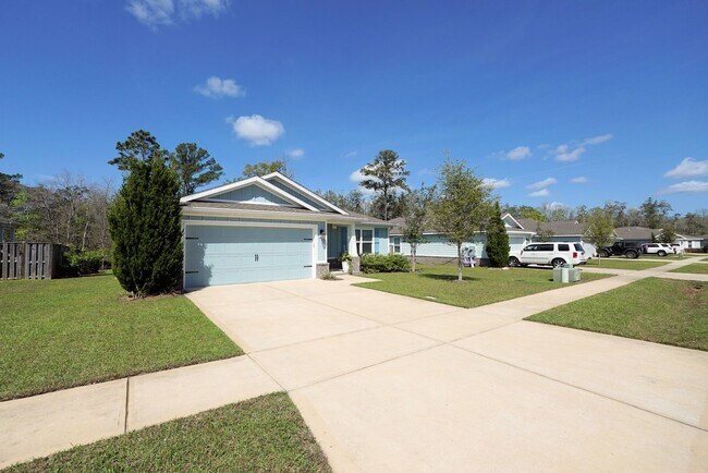 Foto del edificio - Central Freeport Location with Community Pool