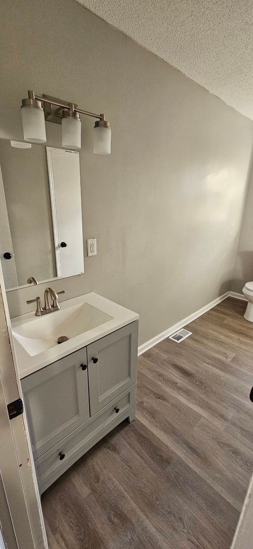 Building Photo - 3 Bed 1 Bath Newly Renovated Home - Fayett...