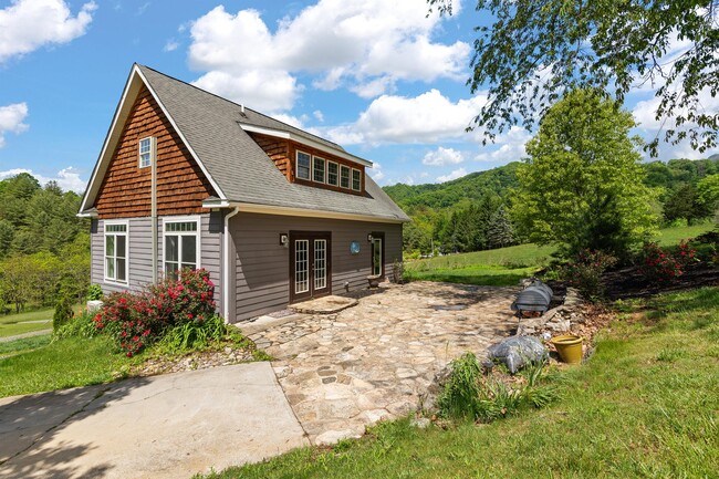 Foto del edificio - 330 Sutton Branch Rd