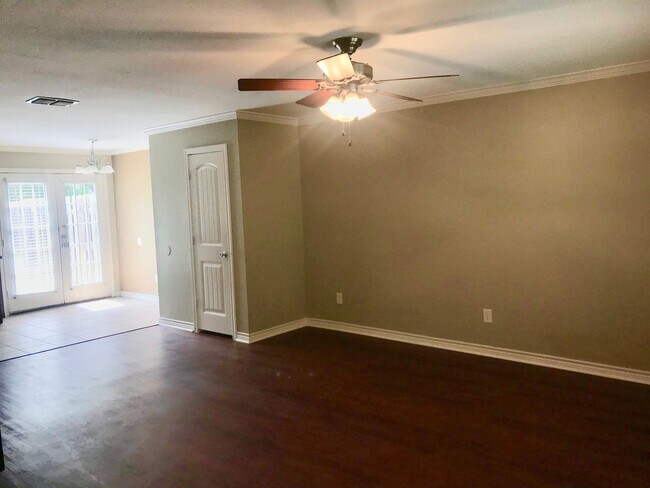 Foto del edificio - 16005 Echo Glen Dr