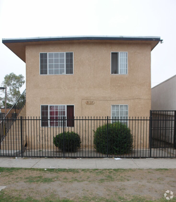 Building Photo - 9137 Broadway