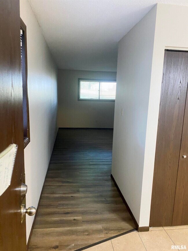 Building Photo - 2608 W Willowlake Dr