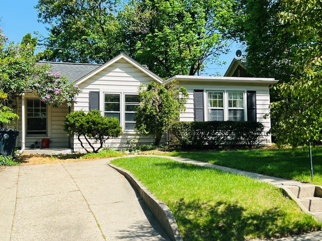 2 bedroom 1 Bathroom Home Available July 7... - 2 bedroom 1 Bathroom Home Available July 7...