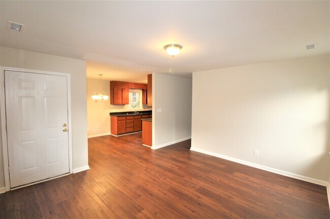 Building Photo - Move-In Ready Ranch Minutes from Plaza Midwood, NoDa & Uptown