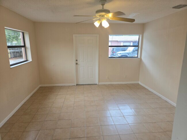 Foto del edificio - 2000 NW 27th St