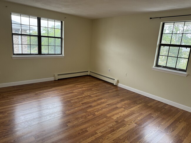 Building Photo - 14 Kenmar Dr