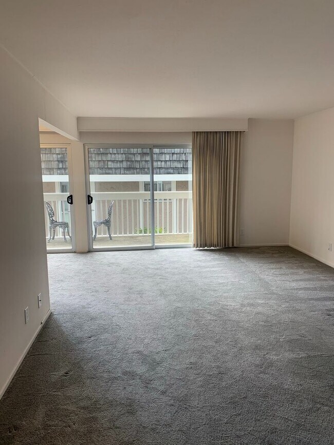 Foto del edificio - Lovely 2-Bedroom Apartment in Sharon Heights