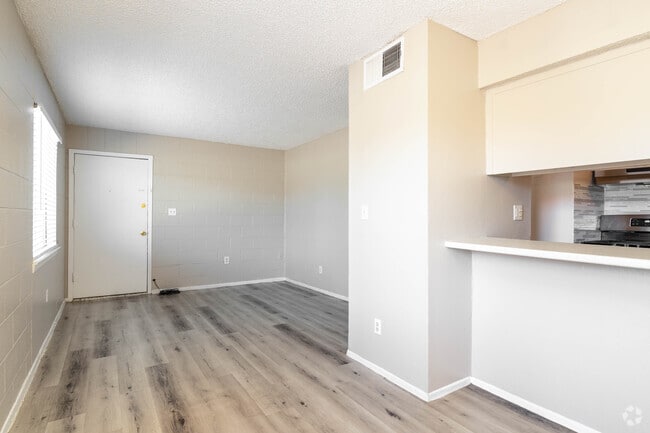 2BR-1BA-735SF - San Pedro