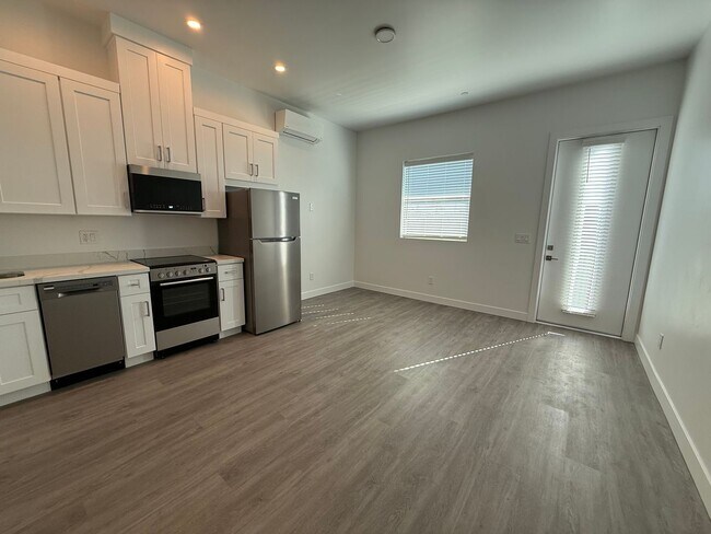 Foto del edificio - 455 W Holmes Ave