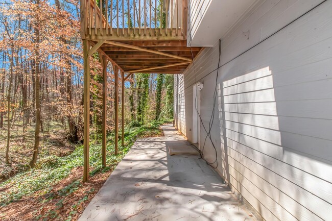 Building Photo - 3309 Touchwood Ct SW