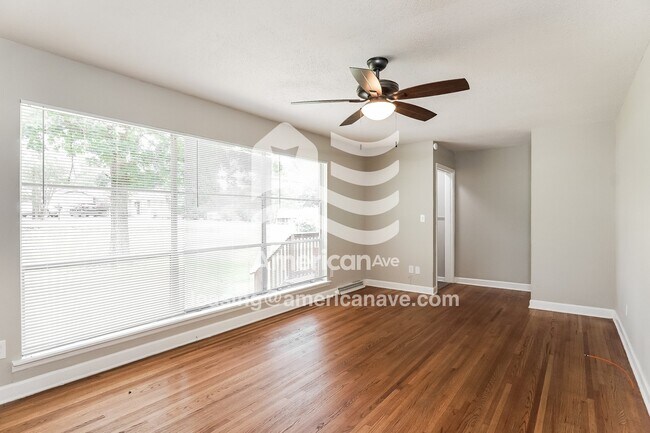 Foto del edificio - 143 Portercrest Rd