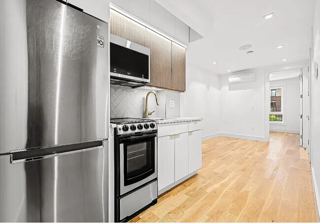 Foto del edificio - 223 E 96th St