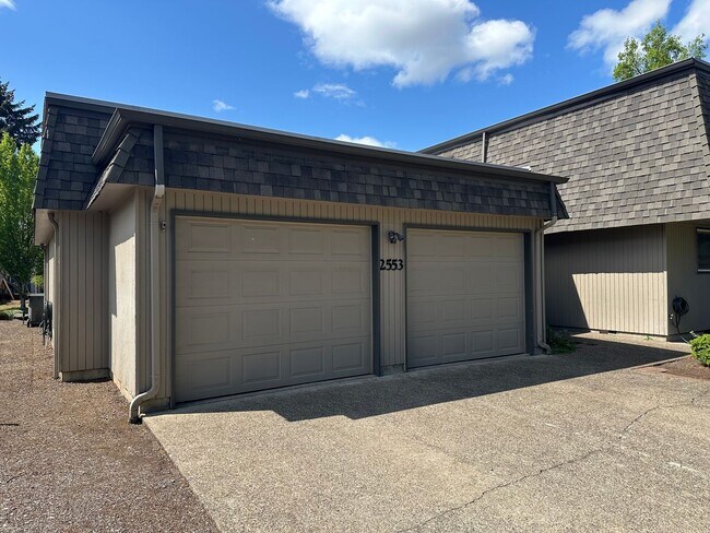 Foto del edificio - Beautifully updated 3 bedroom 1.5 bath dup...