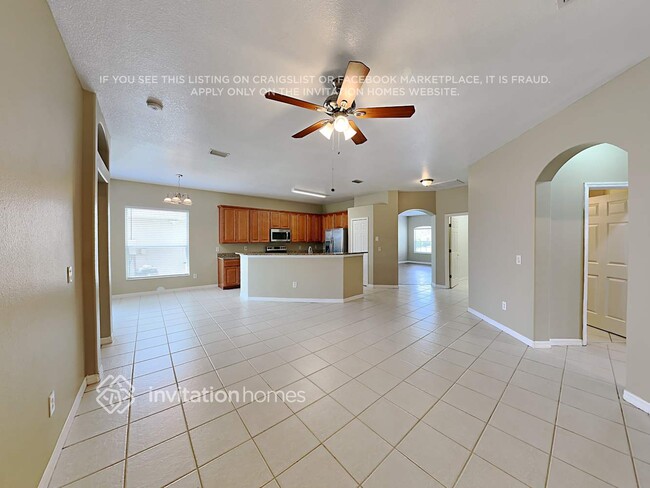 Building Photo - 1888 Sun Gazer Dr