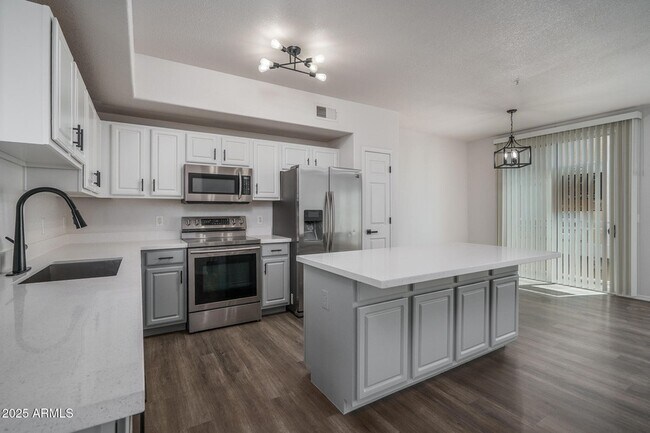 Foto del edificio - 18250 N Cave Creek Rd