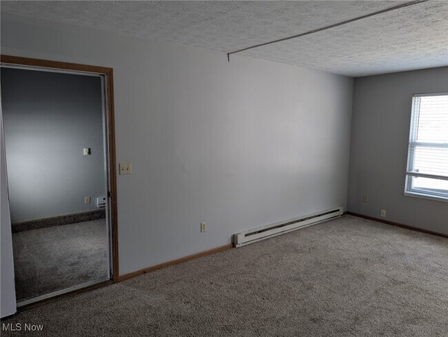 Foto del edificio - 1588 E Summit St
