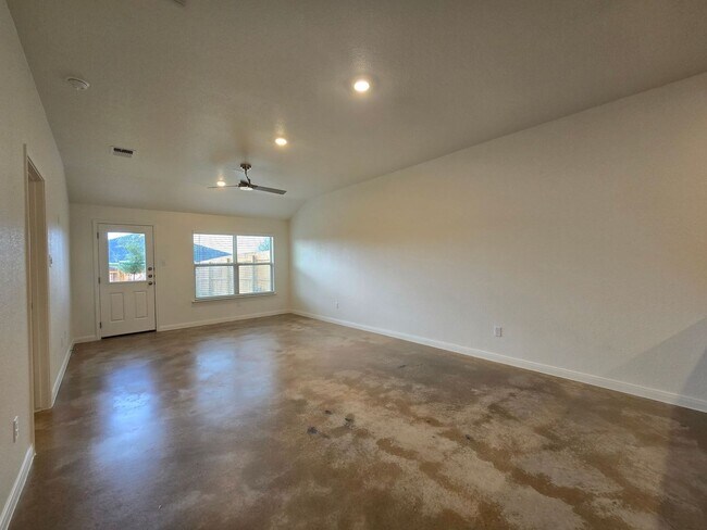 Foto del edificio - 908 Cherry Laurel Ln