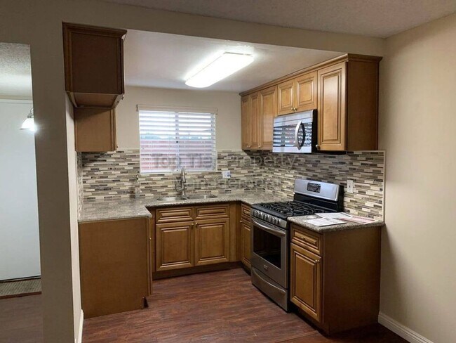 Building Photo - **Beautiful 2 bed / 1.5 bath Condo in Gate...