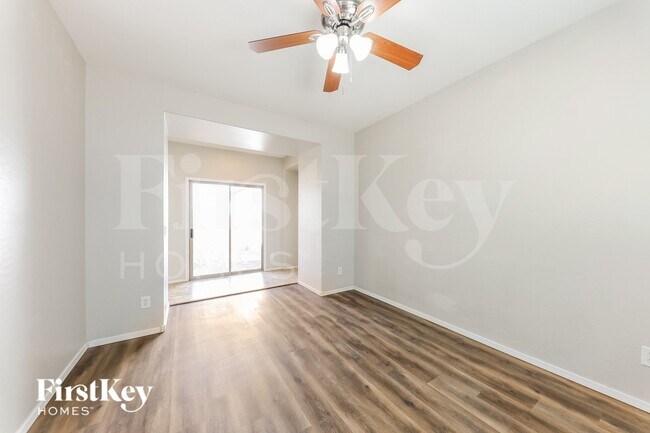 Foto del edificio - 4680 E Laurel Ave