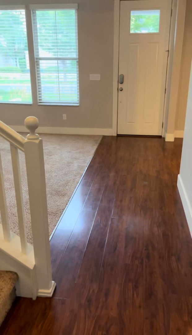Building Photo - 3 Bedroom/2 Bathroom townhome in South Jordan