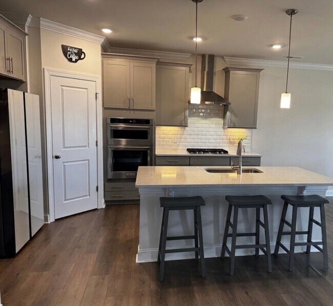 Foto del edificio - 4667 Thatcher Woods Dr