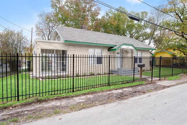 Foto del edificio - 5001 McKinney St