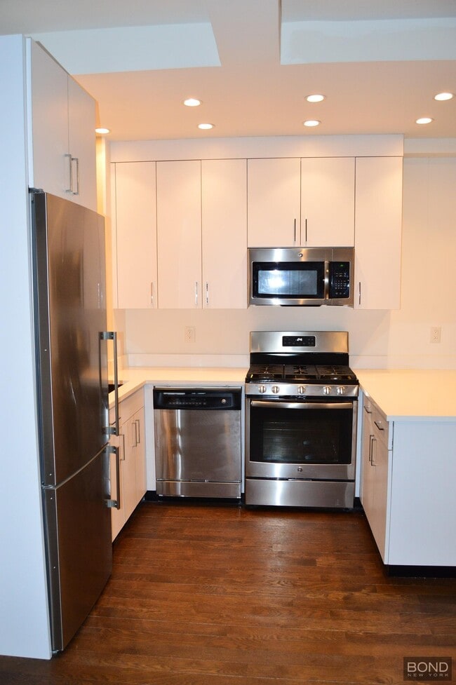 Building Photo - 145 W 55th St