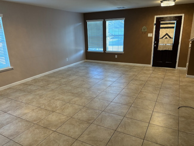 Foto del edificio - 1527 Diamond Ave NE