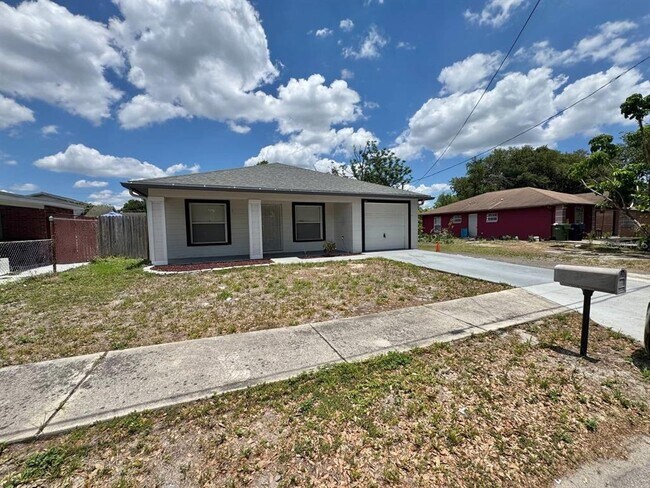 Foto del edificio - 3212 E Emma St
