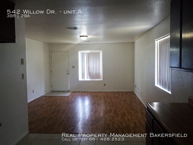 Foto del edificio - 542 Willow Dr Unit A