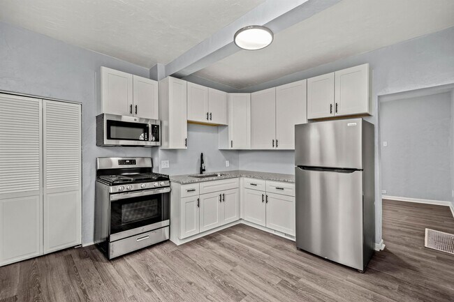 Foto del edificio - 904 Hilltop St