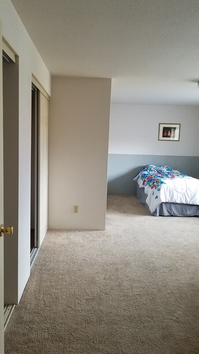 Foto del edificio - 235 Meadow Dr