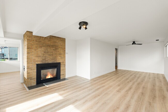 Foto del edificio - 2410 37th Ave SW