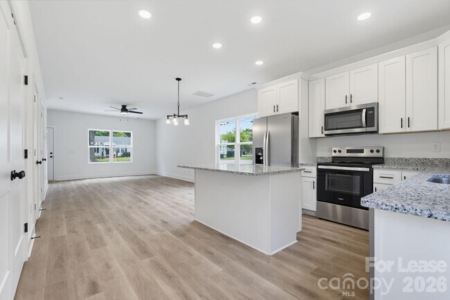 Foto del edificio - 104 Maple Ave NW