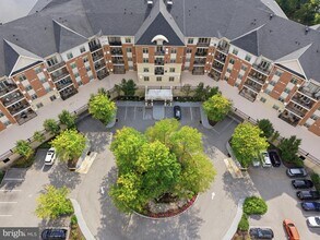 Building Photo - 301 Carson Terrace