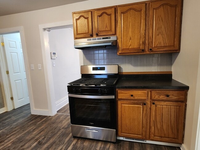 Building Photo - 1032 Lincoln St