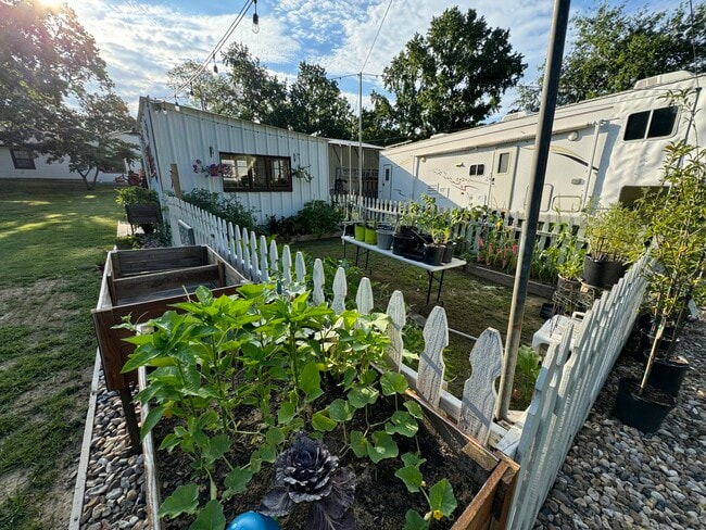 Building Photo - 1284 Buchanan Rd