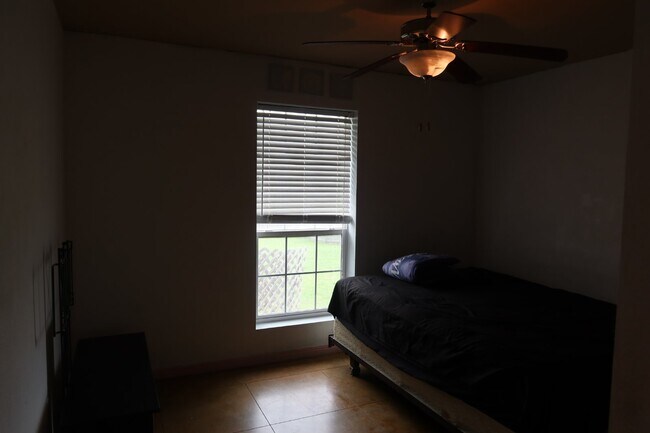 Building Photo - Cute 3 bed 2 bath home in Riesel, Texas!