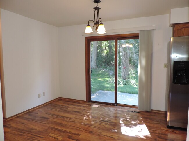 Foto del edificio - 2566 Pebble Valley Rd