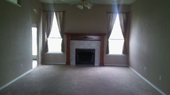 Foto del edificio - Very nice 3 bedroom home with an office in...