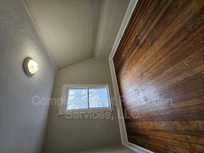 Building Photo - 606 E Jefferson Ave