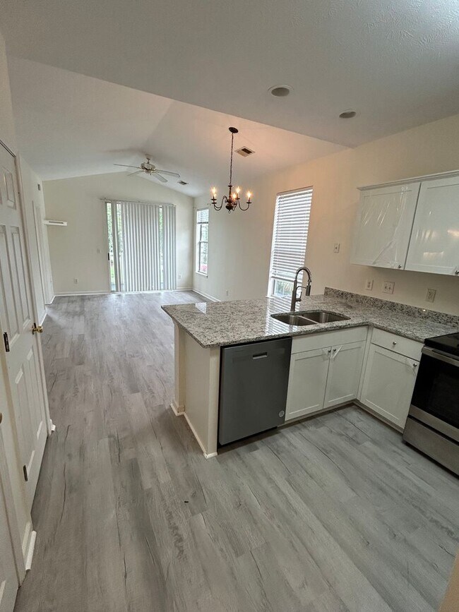 Foto del edificio - 498 River Oaks Dr