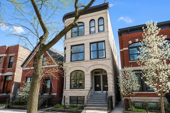 Building Photo - 2119 W Potomac Ave