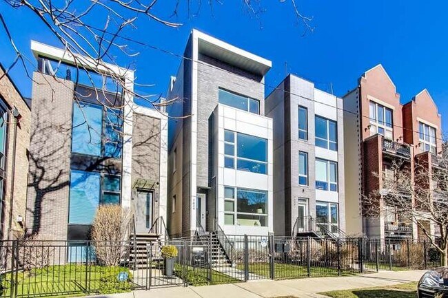 Building Photo - 1644 W Erie St