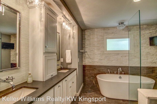 Building Photo - 3 br, 2 bath House - 144 King Drive