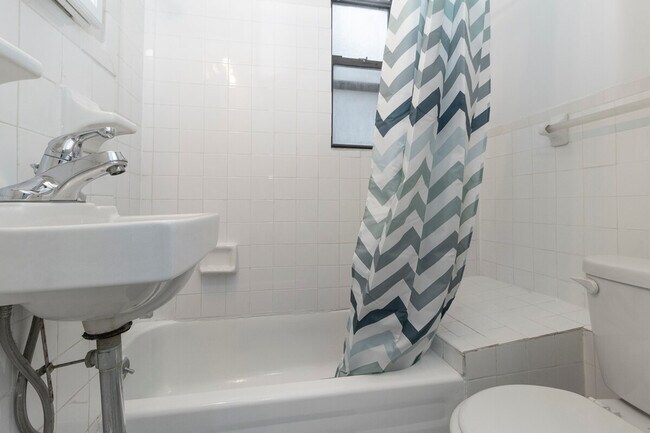 Foto del edificio - 317 E 93rd St