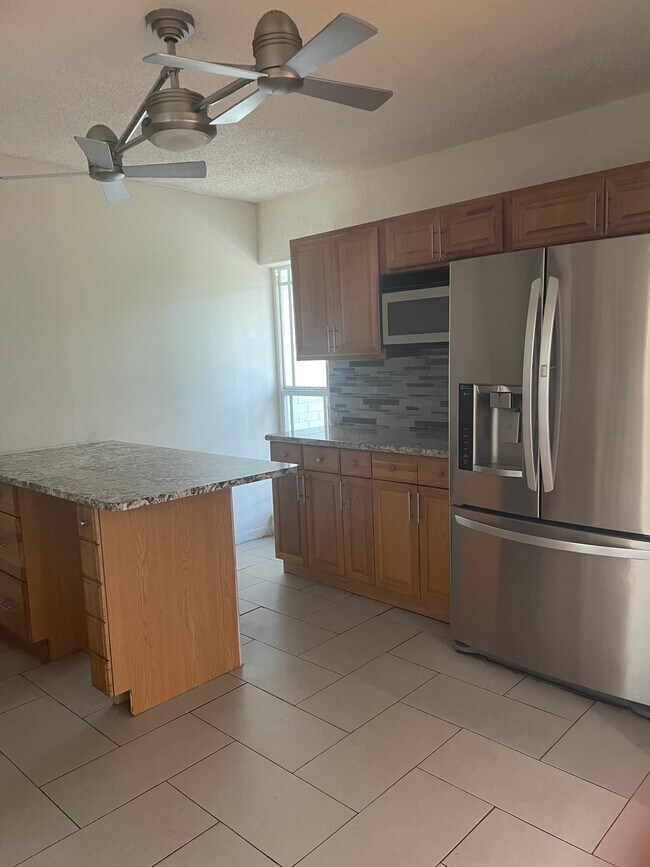 Foto del edificio - 6104 White Oak Ln