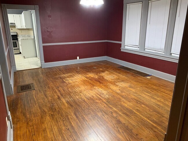 Foto del edificio - 745 E Benton St