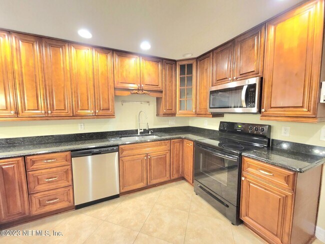 Building Photo - 11640 Wellington Way